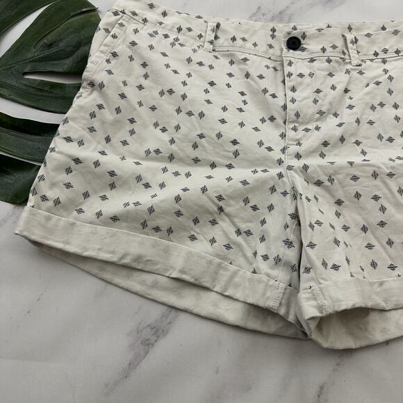 Banana Republic Womens Geometric Print Chino Shorts Size 12 Cream Black Roll Hem - Picture 4 of 10